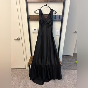 Black Calvin Klein Formal Gown Size 6 (NEEDS A NEW ZIPPER)